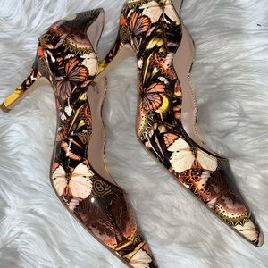 Tahari butterfly pumps